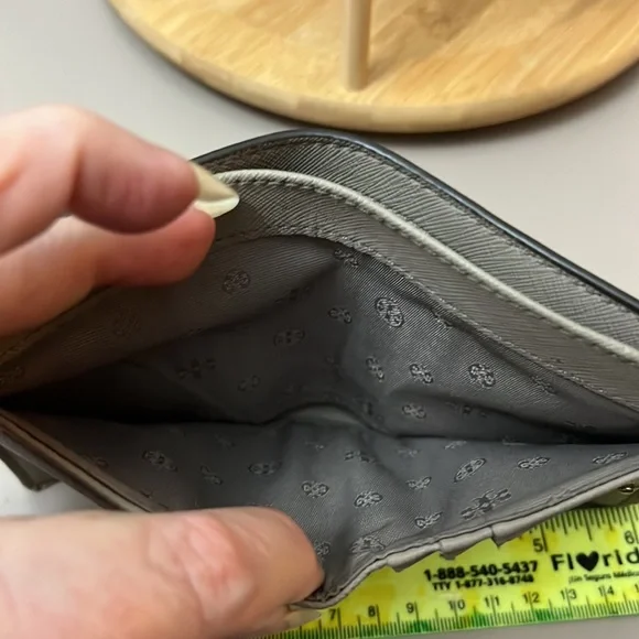 TORY BURCH EMERSON LEATHER WALLET - Picture 8 of 11